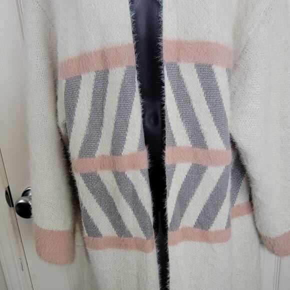 Do Everything in Love Nwot long fuzzy open front cardigan one size Osfm - Picture 4 of 8